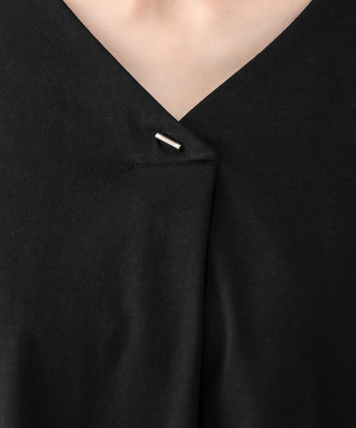 GLOBAL WORK（グローバルワーク）の「リッチクリーンVネックプルオーバー/289387（Tシャツ/カットソー・レディース・ネイビー/ブラック/オフホワイト/テラコッタ・LARGE/MEDIUM）」の14枚目の写真