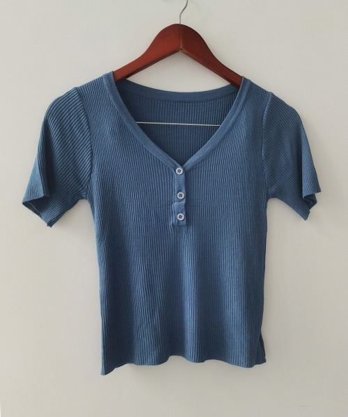 Miniministore（ミニミニストア）の「Vネックリブニットトップス 着やせ 無地（ニット/セーター・レディース・ホワイト/ブルー/ブラック・FREE）」の9枚目の写真