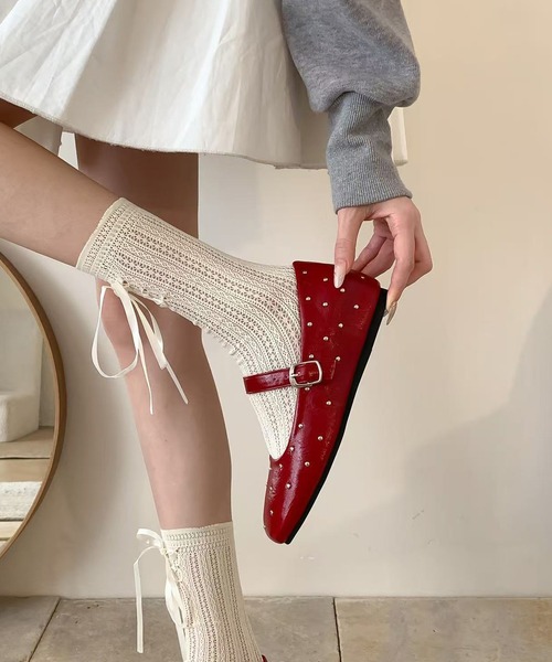 Nia（ニア）の「Nia(ニア)/スタッズドット　メリージェーンシューズ（バレエシューズ・レディース・レッド/ブラック/アイボリー・40/38/36）」の3枚目の写真