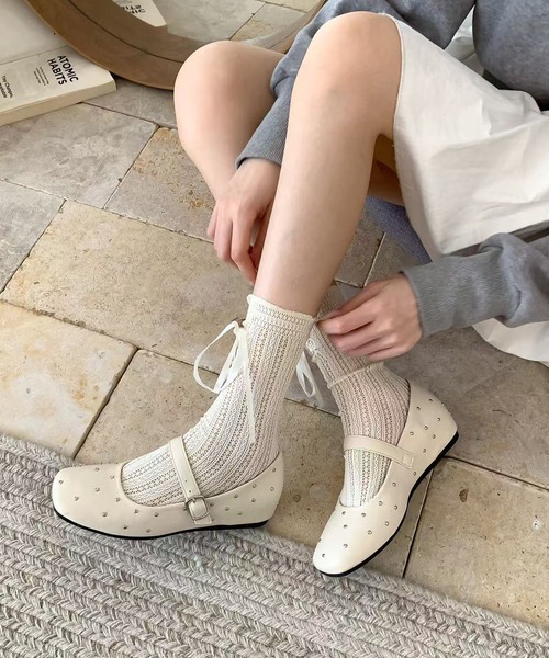 Nia（ニア）の「Nia(ニア)/スタッズドット　メリージェーンシューズ（バレエシューズ・レディース・レッド/ブラック/アイボリー・40/38/36）」の7枚目の写真