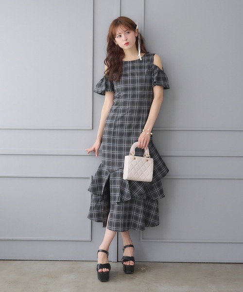 Ambre Neige(アンブルネージュ)の「open shoulder asymmetrical frill dress / オープンショルダーアシメフリルワンピース(ワンピース・レディース・杢グレー/ブラウン系その他・FREE)」の3枚目の写真