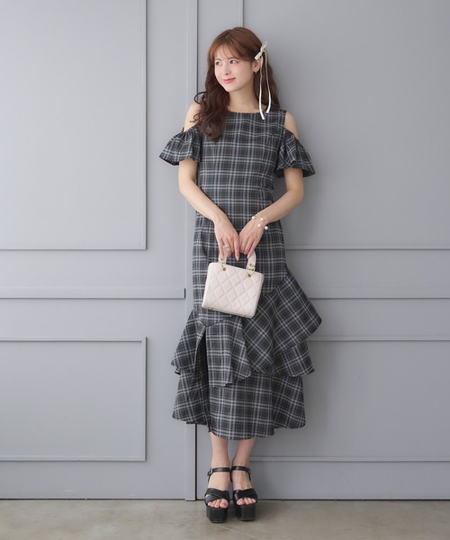 Ambre Neige(アンブルネージュ)の「open shoulder asymmetrical frill dress / オープンショルダーアシメフリルワンピース(ワンピース・レディース・杢グレー/ブラウン系その他・FREE)」の5枚目の写真