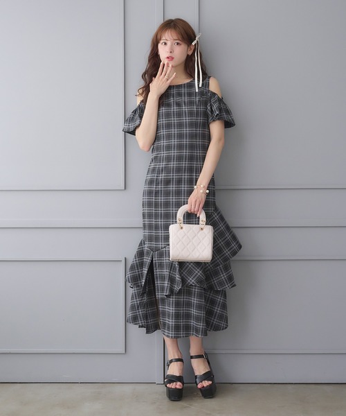 Ambre Neige(アンブルネージュ)の「open shoulder asymmetrical frill dress / オープンショルダーアシメフリルワンピース(ワンピース・レディース・杢グレー/ブラウン系その他・FREE)」の6枚目の写真