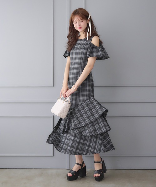 Ambre Neige(アンブルネージュ)の「open shoulder asymmetrical frill dress / オープンショルダーアシメフリルワンピース(ワンピース・レディース・杢グレー/ブラウン系その他・FREE)」の7枚目の写真