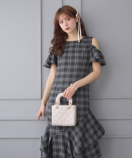 Ambre Neige(アンブルネージュ)の「open shoulder asymmetrical frill dress / オープンショルダーアシメフリルワンピース(ワンピース・レディース・杢グレー/ブラウン系その他・FREE)」の8枚目の写真