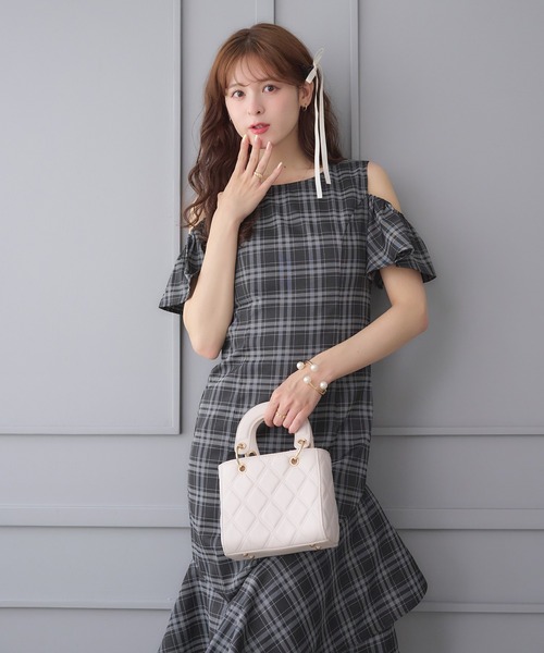 Ambre Neige(アンブルネージュ)の「open shoulder asymmetrical frill dress / オープンショルダーアシメフリルワンピース(ワンピース・レディース・杢グレー/ブラウン系その他・FREE)」の9枚目の写真