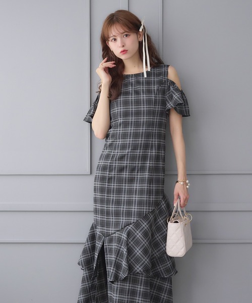 Ambre Neige(アンブルネージュ)の「open shoulder asymmetrical frill dress / オープンショルダーアシメフリルワンピース(ワンピース・レディース・杢グレー/ブラウン系その他・FREE)」の10枚目の写真