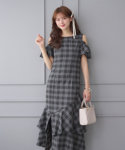 Ambre Neige(アンブルネージュ)の「open shoulder asymmetrical frill dress / オープンショルダーアシメフリルワンピース(ワンピース・レディース・杢グレー/ブラウン系その他・FREE)」の12枚目の写真