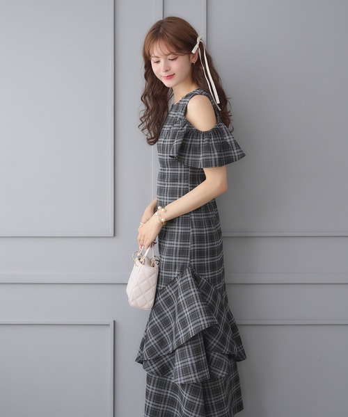 Ambre Neige(アンブルネージュ)の「open shoulder asymmetrical frill dress / オープンショルダーアシメフリルワンピース(ワンピース・レディース・杢グレー/ブラウン系その他・FREE)」の13枚目の写真