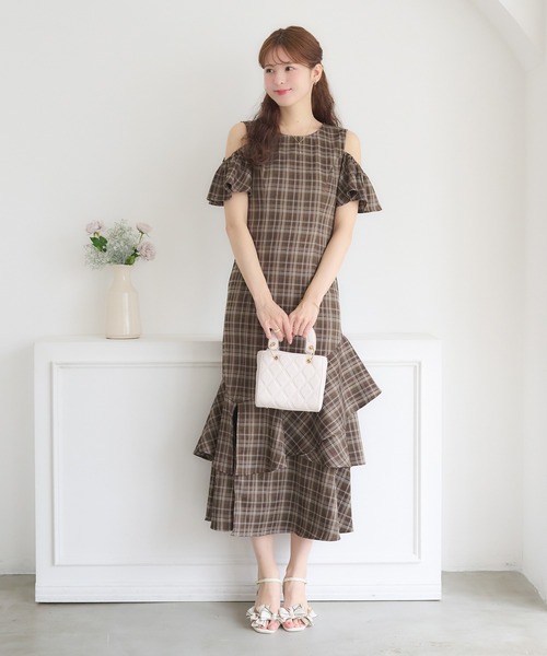 Ambre Neige(アンブルネージュ)の「open shoulder asymmetrical frill dress / オープンショルダーアシメフリルワンピース(ワンピース・レディース・杢グレー/ブラウン系その他・FREE)」の14枚目の写真