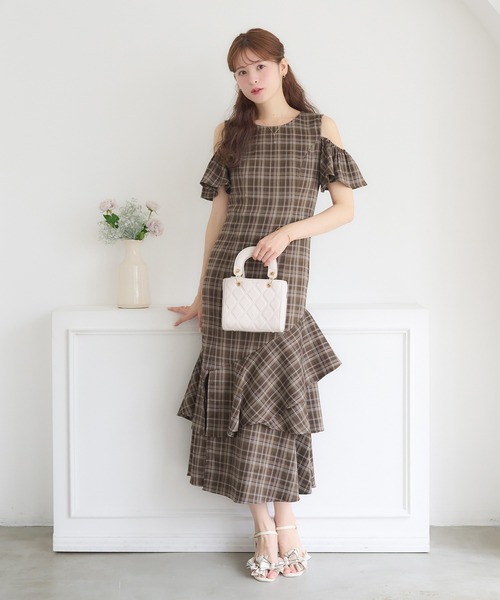 Ambre Neige(アンブルネージュ)の「open shoulder asymmetrical frill dress / オープンショルダーアシメフリルワンピース(ワンピース・レディース・杢グレー/ブラウン系その他・FREE)」の15枚目の写真