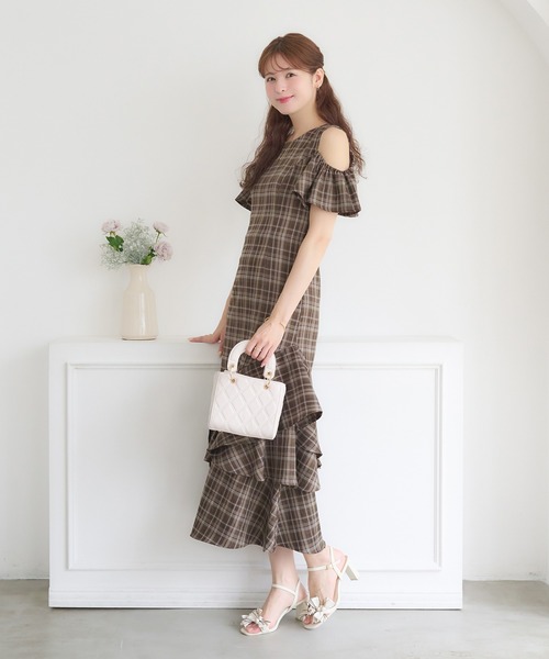 Ambre Neige(アンブルネージュ)の「open shoulder asymmetrical frill dress / オープンショルダーアシメフリルワンピース(ワンピース・レディース・杢グレー/ブラウン系その他・FREE)」の16枚目の写真