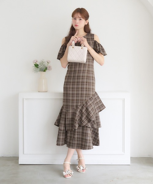 Ambre Neige(アンブルネージュ)の「open shoulder asymmetrical frill dress / オープンショルダーアシメフリルワンピース(ワンピース・レディース・杢グレー/ブラウン系その他・FREE)」の17枚目の写真