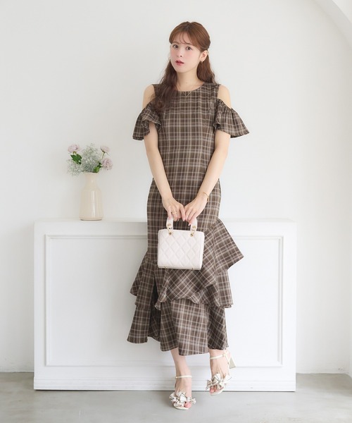 Ambre Neige(アンブルネージュ)の「open shoulder asymmetrical frill dress / オープンショルダーアシメフリルワンピース(ワンピース・レディース・杢グレー/ブラウン系その他・FREE)」の18枚目の写真