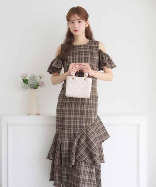 Ambre Neige(アンブルネージュ)の「open shoulder asymmetrical frill dress / オープンショルダーアシメフリルワンピース(ワンピース・レディース・杢グレー/ブラウン系その他・FREE)」の19枚目の写真