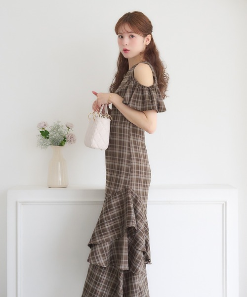 Ambre Neige(アンブルネージュ)の「open shoulder asymmetrical frill dress / オープンショルダーアシメフリルワンピース(ワンピース・レディース・杢グレー/ブラウン系その他・FREE)」の21枚目の写真