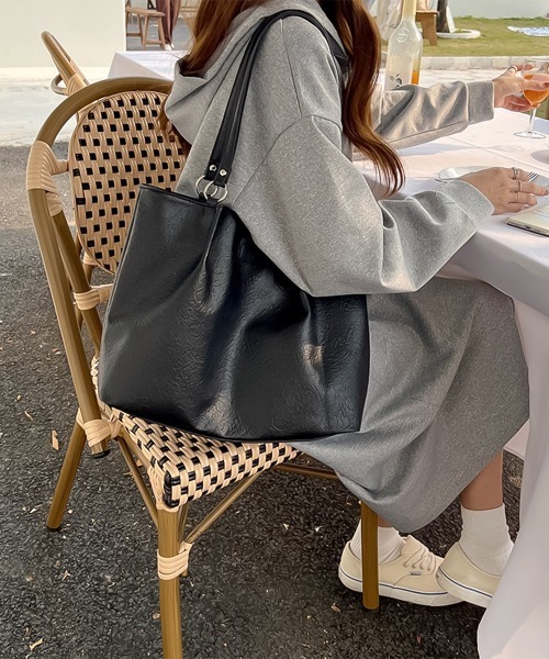 blackdia ocean(ブラックダイヤオーシャン)の「blackdia ocean ニュアンスレザー A4トートバッグ(トートバッグ・レディース・ブラック/ミント/アイボリー・FREE)」の1枚目の写真