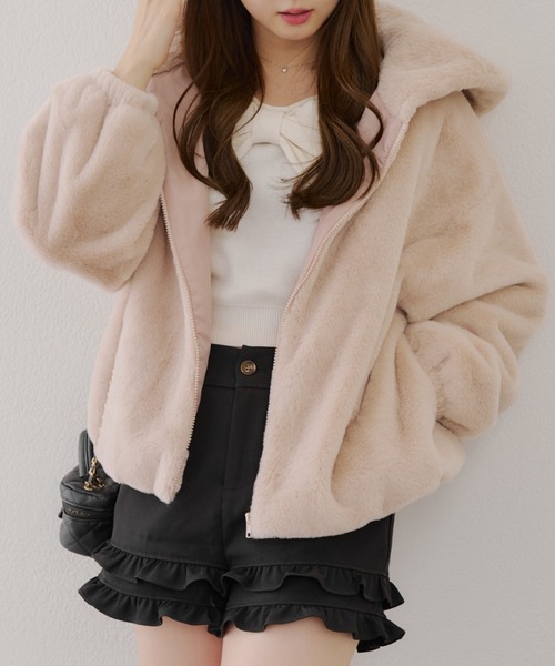 continuer de NICE CLAUP(コンティニューデナイスクラップ)の「ファーボリュームフードパーカー(ブルゾン・レディース・アイボリー/ピンクベージュ/ブラック/モカ・FREE)」の4枚目の写真