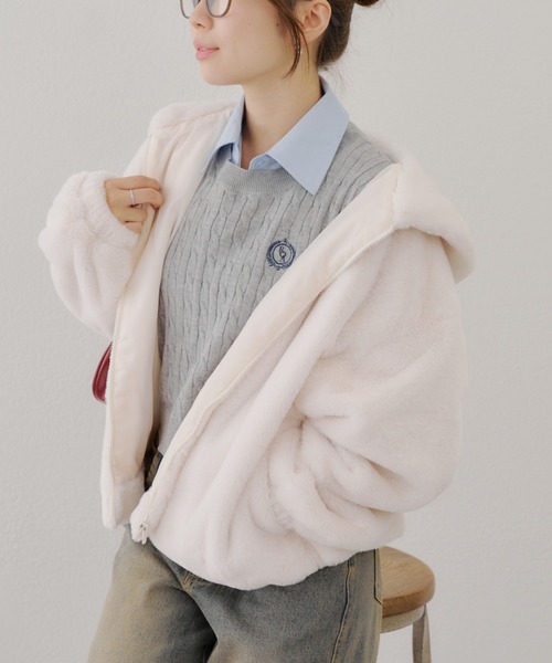 continuer de NICE CLAUP(コンティニューデナイスクラップ)の「ファーボリュームフードパーカー(ブルゾン・レディース・アイボリー/ピンクベージュ/ブラック/モカ・FREE)」の2枚目の写真