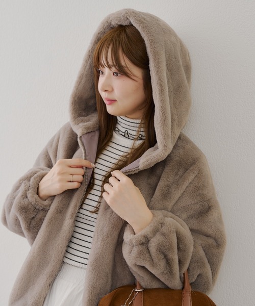 continuer de NICE CLAUP(コンティニューデナイスクラップ)の「ファーボリュームフードパーカー(ブルゾン・レディース・アイボリー/ピンクベージュ/ブラック/モカ・FREE)」の1枚目の写真