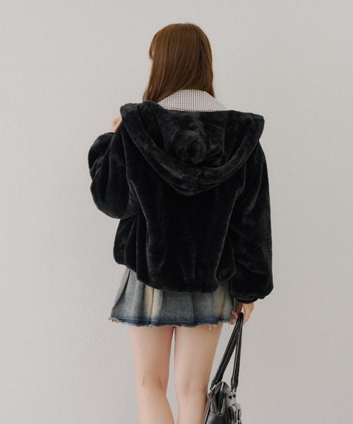 continuer de NICE CLAUP(コンティニューデナイスクラップ)の「ファーボリュームフードパーカー(ブルゾン・レディース・アイボリー/ピンクベージュ/ブラック/モカ・FREE)」の19枚目の写真