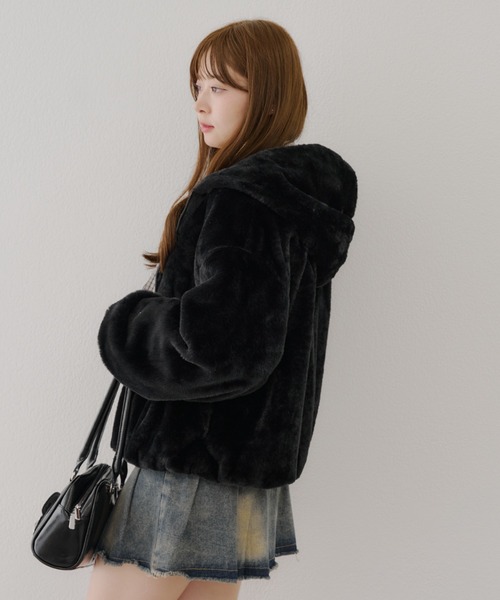 continuer de NICE CLAUP(コンティニューデナイスクラップ)の「ファーボリュームフードパーカー(ブルゾン・レディース・アイボリー/ピンクベージュ/ブラック/モカ・FREE)」の16枚目の写真