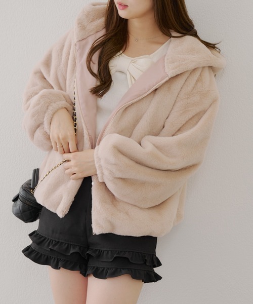 continuer de NICE CLAUP(コンティニューデナイスクラップ)の「ファーボリュームフードパーカー(ブルゾン・レディース・アイボリー/ピンクベージュ/ブラック/モカ・FREE)」の21枚目の写真
