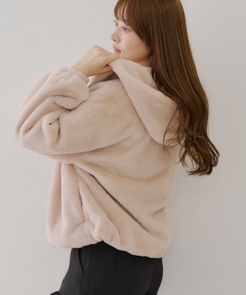 continuer de NICE CLAUP(コンティニューデナイスクラップ)の「ファーボリュームフードパーカー(ブルゾン・レディース・アイボリー/ピンクベージュ/ブラック/モカ・FREE)」の22枚目の写真