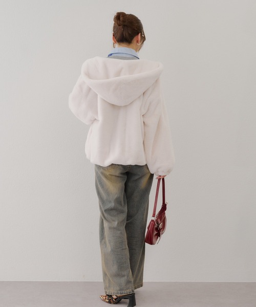 continuer de NICE CLAUP(コンティニューデナイスクラップ)の「ファーボリュームフードパーカー(ブルゾン・レディース・アイボリー/ピンクベージュ/ブラック/モカ・FREE)」の7枚目の写真