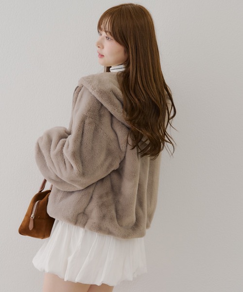 continuer de NICE CLAUP(コンティニューデナイスクラップ)の「ファーボリュームフードパーカー(ブルゾン・レディース・アイボリー/ピンクベージュ/ブラック/モカ・FREE)」の12枚目の写真