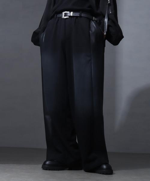 welise（ウェライズ）の「【welise/ウェライズ】PUレザー×スウェット ダブルヴィンテージ加工 リメイクライクワイドパンツ（その他パンツ・メンズ・チャコールグレー/ブラック/ブラウン・S/M/L）」の6枚目の写真