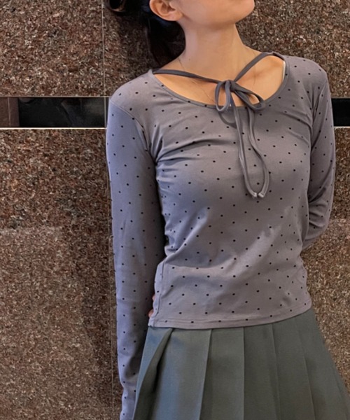 DIP IN CHOCOLATE(ディップインチョコレート)の「ドット柄リボンタイロングスリーブトップス【DIP IN CHOCOLATE】(Tシャツ/カットソー・レディース・オフホワイト/グレー/ブラック/チャコールグレー・F)」の5枚目の写真