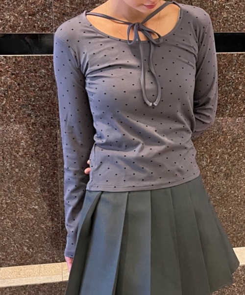 DIP IN CHOCOLATE(ディップインチョコレート)の「ドット柄リボンタイロングスリーブトップス【DIP IN CHOCOLATE】(Tシャツ/カットソー・レディース・オフホワイト/グレー/ブラック/チャコールグレー・F)」の8枚目の写真