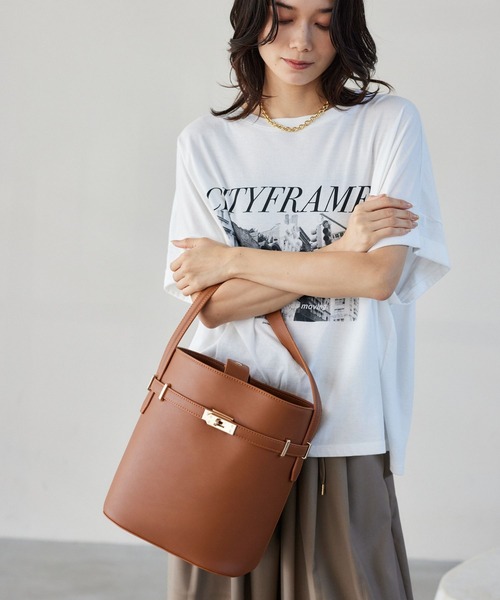 VELETTO（ベレット）の「BARNYARDSTORM / 【VELETTO / ヴェレット】/ バックルバッグ（ハンドバッグ・レディース・ブラック/キャメル・FREE）」の4枚目の写真