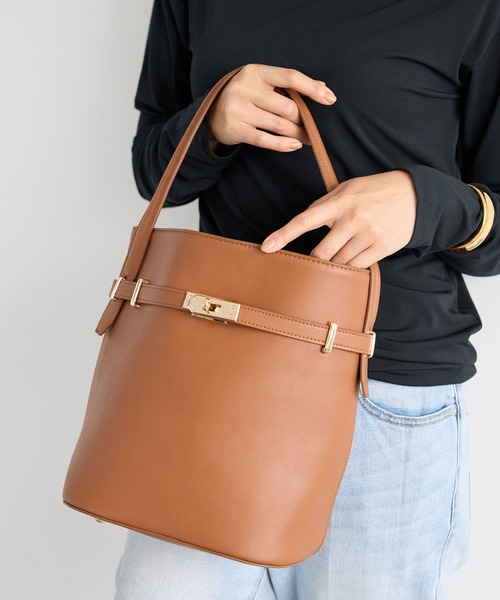 VELETTO（ベレット）の「BARNYARDSTORM / 【VELETTO / ヴェレット】/ バックルバッグ（ハンドバッグ・レディース・ブラック/キャメル・FREE）」の9枚目の写真