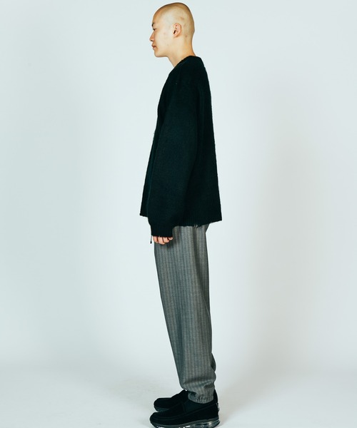 TOWNCRAFT（タウンクラフト）の「TOWNCRAFT / タウンクラフト DAMAGED SOLID SHAGGY CREW SWEATER ダメージ加工 無地 ソリッド シャギー クルーセーター モヘアタッチ（ニット/セーター・メンズ・ブラック×ブラック/マスタード/グリーン/ブラック・X-SMALL/MEDIUM/LARGE）」の9枚目の写真