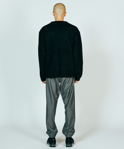 TOWNCRAFT（タウンクラフト）の「TOWNCRAFT / タウンクラフト DAMAGED SOLID SHAGGY CREW SWEATER ダメージ加工 無地 ソリッド シャギー クルーセーター モヘアタッチ（ニット/セーター・メンズ・ブラック×ブラック/マスタード/グリーン/ブラック・X-SMALL/MEDIUM/LARGE）」の10枚目の写真