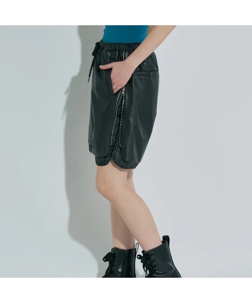 Kinetics(キネティクス)の「ANNA SUI NYC LEATHER HALF PANTS(アナスイ エヌワイシー レザーハーフパンツ)(その他パンツ・レディース・ホワイト/ブラック・ONE SIZE)」の10枚目の写真