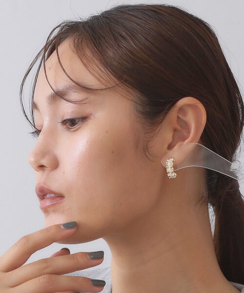 OPAQUE.CLIP(オペークドットクリップ)の「メタル×フェイクパールピアス(ピアス(両耳用)・レディース・ゴールド/シルバー・00)」の8枚目の写真
