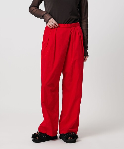 UNITED ARROWS（ユナイテッドアローズ）の「アシンメトリー タック ワイドパンツ はっ水 ウォッシャブル（その他パンツ・レディース・ブラック/レッド/グレー系・40/34/38/36）」の3枚目の写真