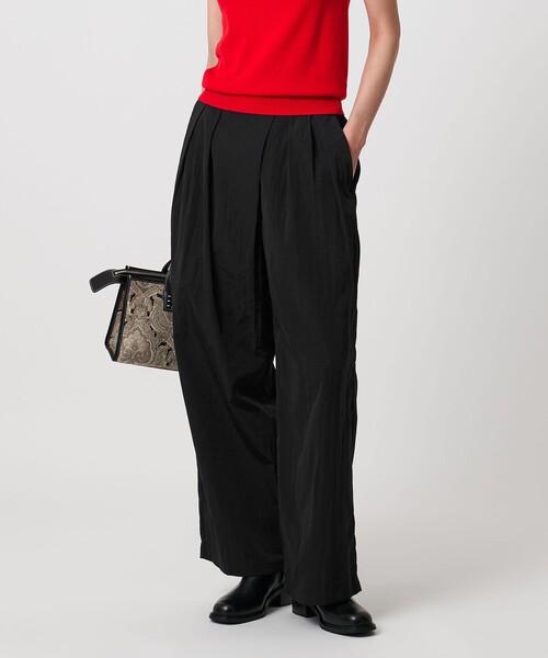 UNITED ARROWS（ユナイテッドアローズ）の「アシンメトリー タック ワイドパンツ はっ水 ウォッシャブル（その他パンツ・レディース・ブラック/レッド/グレー系・40/34/38/36）」の2枚目の写真