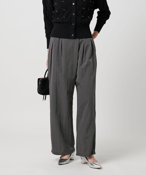 UNITED ARROWS（ユナイテッドアローズ）の「アシンメトリー タック ワイドパンツ はっ水 ウォッシャブル（その他パンツ・レディース・ブラック/レッド/グレー系・40/34/38/36）」の5枚目の写真