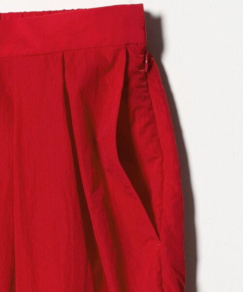 UNITED ARROWS（ユナイテッドアローズ）の「アシンメトリー タック ワイドパンツ はっ水 ウォッシャブル（その他パンツ・レディース・ブラック/レッド/グレー系・40/34/38/36）」の18枚目の写真