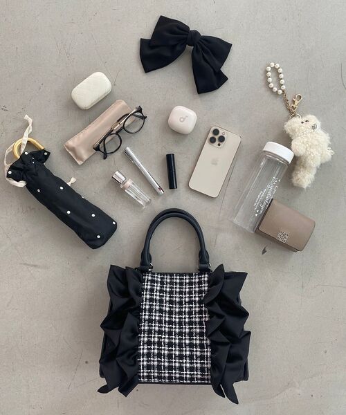 MAJESTIC LEGON（マジェスティックレゴン）の「ツイードフリルショルダーバッグ（ショルダーバッグ・レディース・ピンク/ライトグレー/アイボリー/ブラック・FREE）」の5枚目の写真