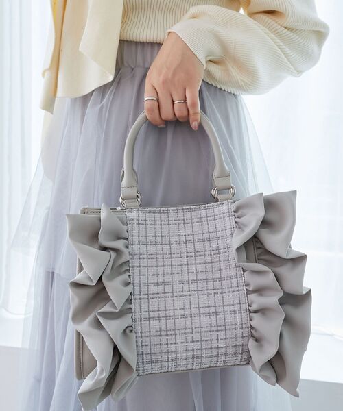 MAJESTIC LEGON（マジェスティックレゴン）の「ツイードフリルショルダーバッグ（ショルダーバッグ・レディース・ピンク/ライトグレー/アイボリー/ブラック・FREE）」の16枚目の写真