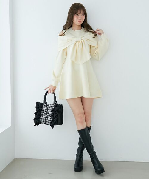 MAJESTIC LEGON（マジェスティックレゴン）の「ツイードフリルショルダーバッグ（ショルダーバッグ・レディース・ピンク/ライトグレー/アイボリー/ブラック・FREE）」の17枚目の写真