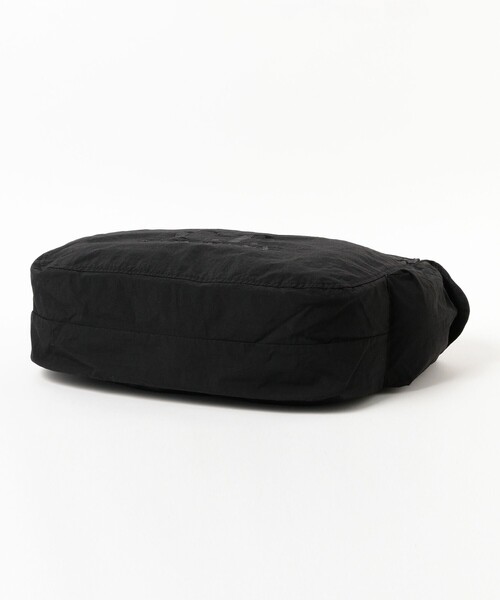 C.P. COMPANY（シーピーカンパニー）の「C.P. Company / Plain Paper Touch Shoulder Bag（ショルダーバッグ・メンズ・ブラック・ONE SIZE）」の4枚目の写真