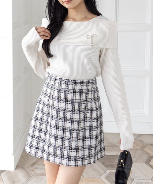 clear（クリア）の「ブローチ付きオフショルニットトップス[バレエコア ガーリー]（ニット/セーター・レディース・アイボリー/ピンク/グレー/ブラウン/ブラック・F）」の2枚目の写真