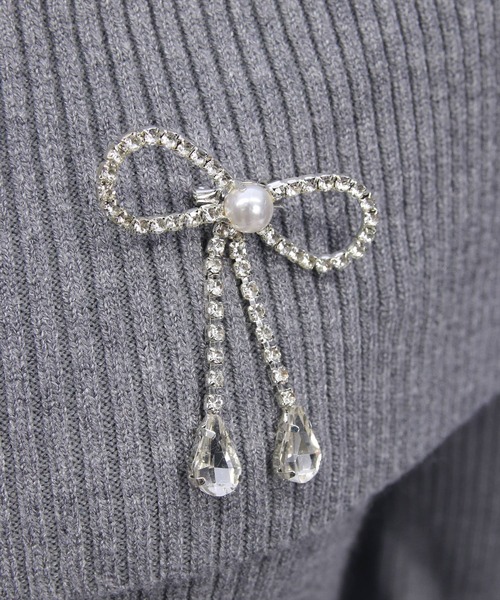 clear（クリア）の「ブローチ付きオフショルニットトップス[バレエコア ガーリー]（ニット/セーター・レディース・アイボリー/ピンク/グレー/ブラウン/ブラック・F）」の15枚目の写真