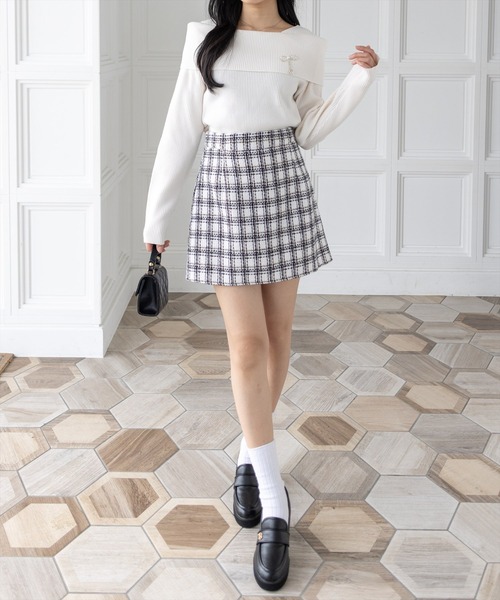 clear（クリア）の「ブローチ付きオフショルニットトップス[バレエコア ガーリー]（ニット/セーター・レディース・アイボリー/ピンク/グレー/ブラウン/ブラック・F）」の7枚目の写真